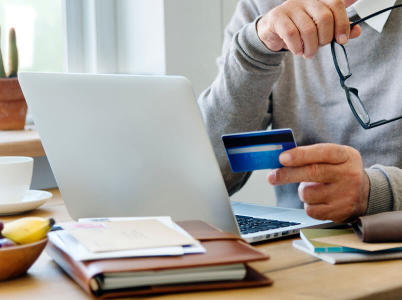 man holding his credit card